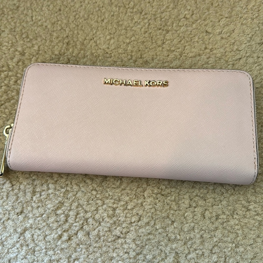 Michael Kors wallet in light pink.